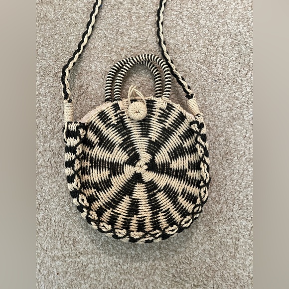 Woven circular purse (dark blue & cream) - Picture 3 of 5